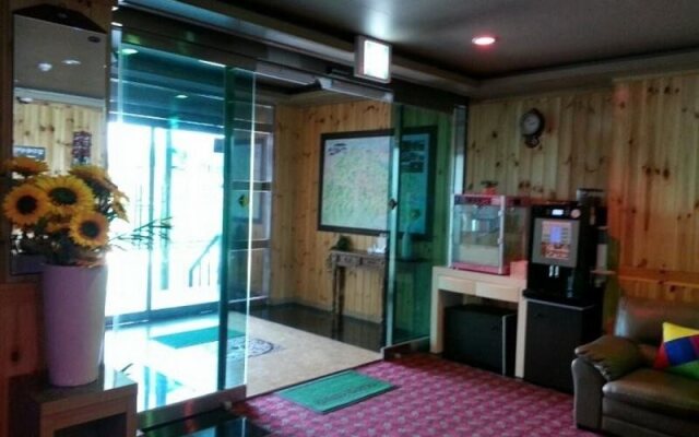 Goodstay Shilla Hotel