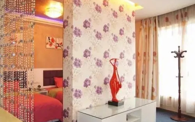 Xianning Yiju Holiday Hotel