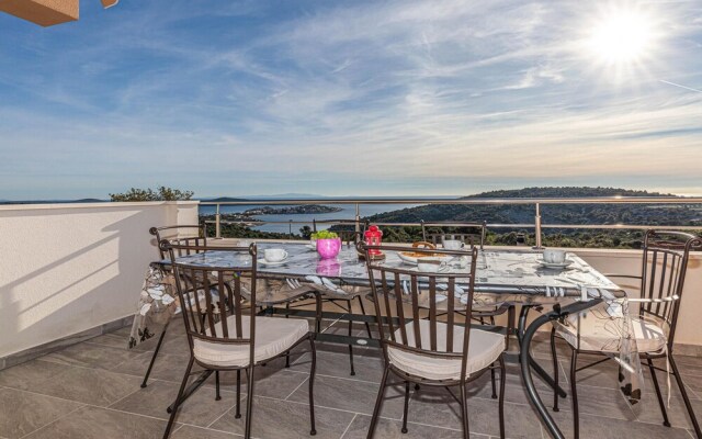Beautiful Home in Kanica With Wifi and 2 Bedrooms