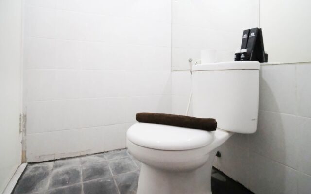 Compact And Comfy Studio At Puri Mas Apartment