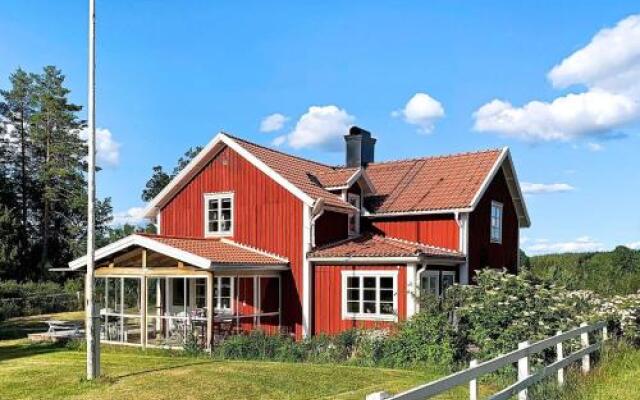Three-Bedroom Holiday home in Gamleby 2