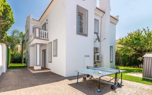 Villa Moongate