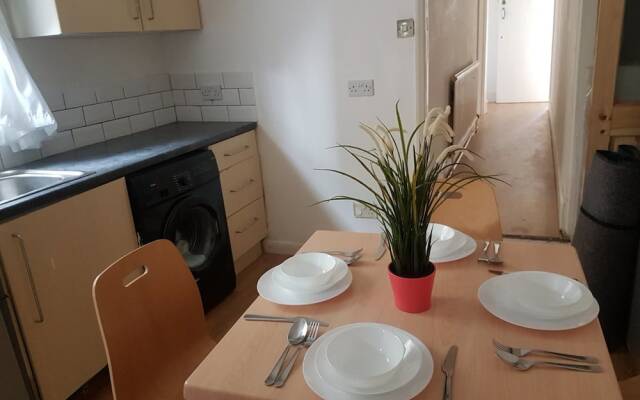 Convenient Catford Apartment