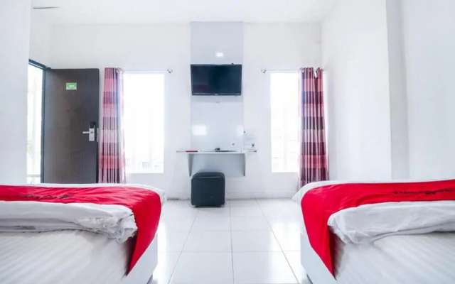 RedDoorz near Terminal Batu Ampar – Guest Rooms – Balikpapan