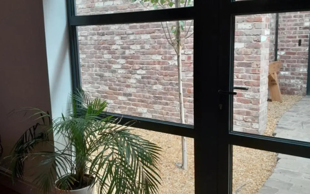 The Eden Warehouse - Pink Apartment (sleeps 4)