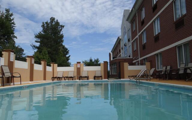 Holiday Inn Express Hotel & Suites Salisbury - Delmar by IHG