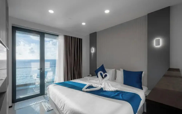 iCom Blue Sea View
