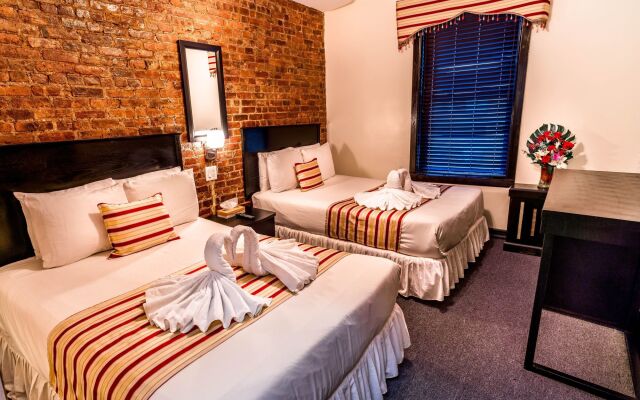 Royal Park Hotel & Hostel