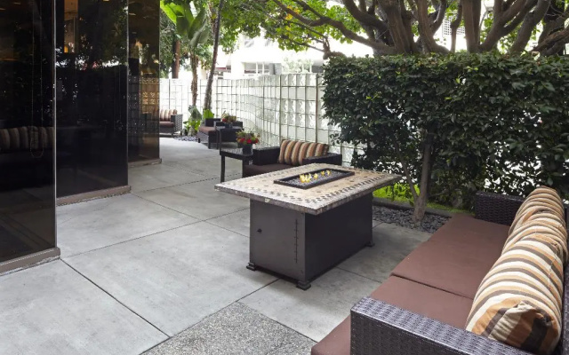 Courtyard by Marriott Los Angeles LAX/Century Boulevard