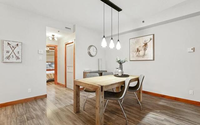 Les Eaux 225-1 by Escapades Tremblant