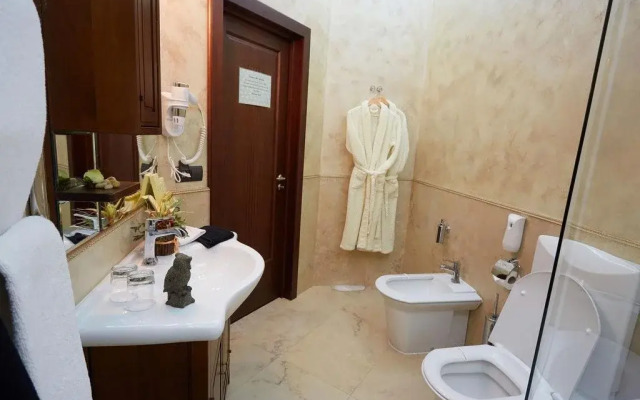 Apartment Longo On Furshtatskaya