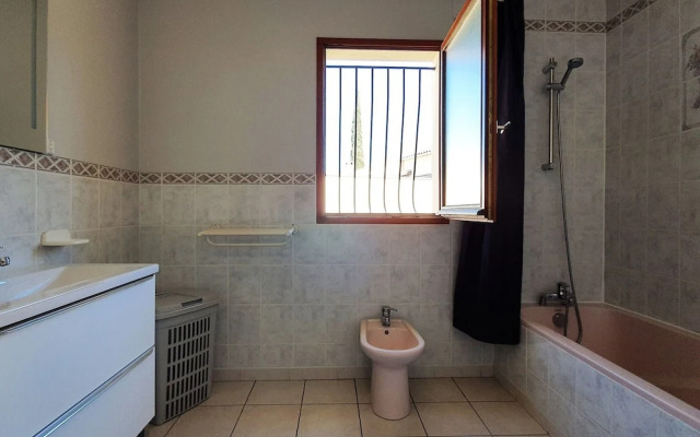 Pretty Villa With Above Ground Pool