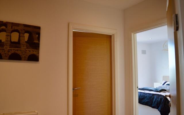 2 Bedroom Apartment With 2 Balconies in Manchester