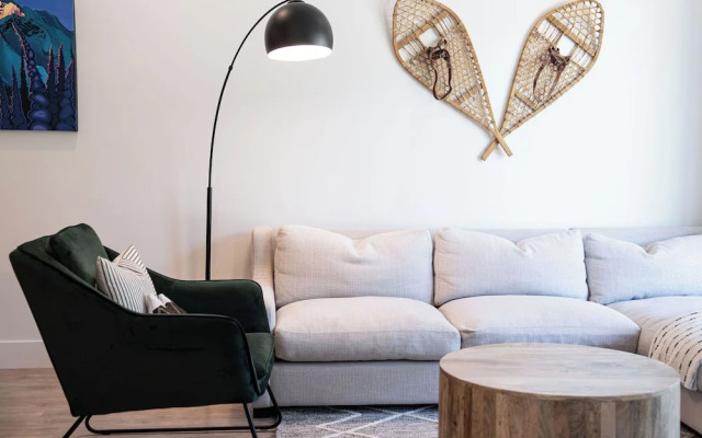 Rustic Retreat by Revelstoke Vacations