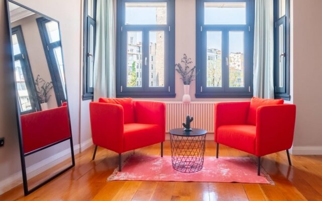 Exceptional Flat With Galata Tower View in Beyoglu