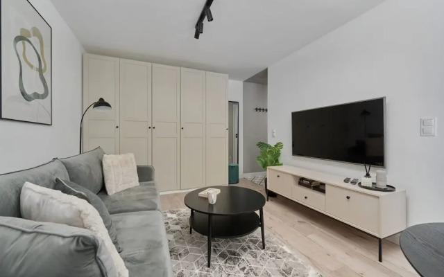 Zegadłowicza Riverside Studio by Renters