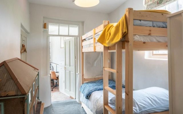 Wonderfully Quirky 3BD Home Amberley West Sussex