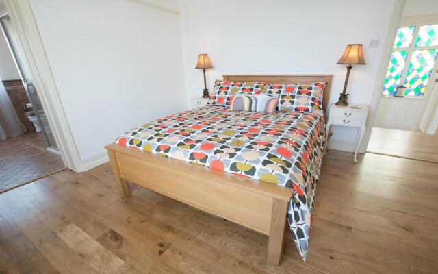Bag-end House 7 Bedrooms, Sleeps 14, Hot Tub