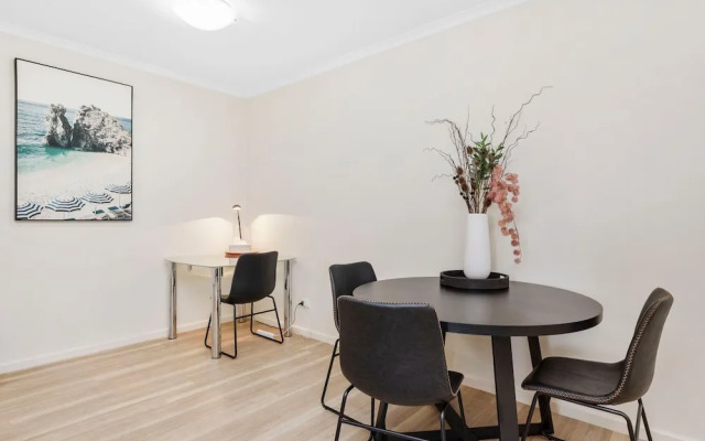 Spacious 1bdr Fast Wi-fi Near RAC Arena
