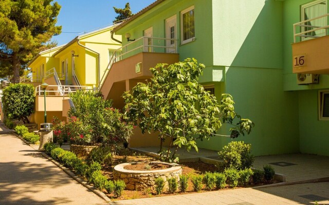 Tidy Apartment with Ac, Just 12 Km. From Sibenik