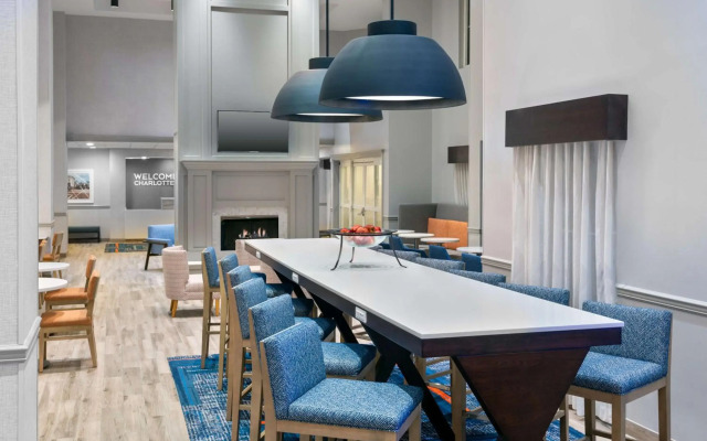 Hampton Inn & Suites Charlottesville-At the University