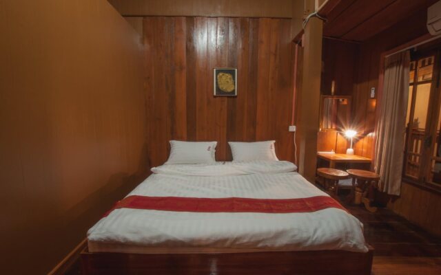 The History Cafe' & Guesthouse