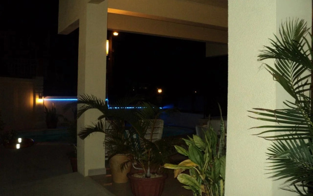 Monalysa St. Honore Apartment & Studio