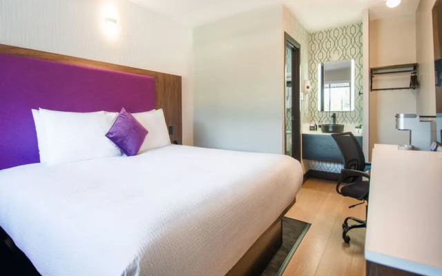 Coast Courtenay Hotel