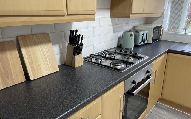 Convenient 3 bd House Salford 7 Guests
