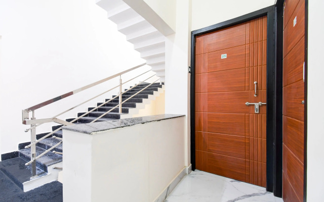 Super Collection O VIP Road Near Golden Beach