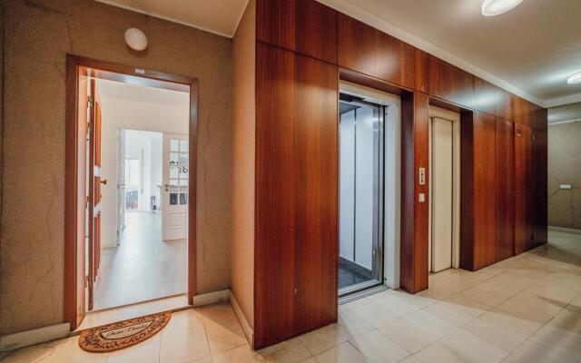 Gaia Terrace With Elevator by Vacationy