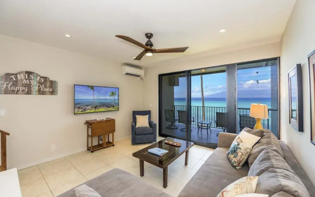 Noelani 304 3bdrm 2.5 Bath 3 Bedroom Condo by RedAwning