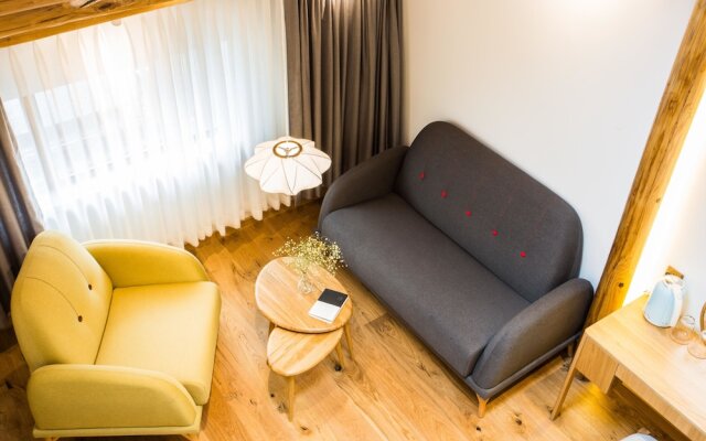 Hangzhou Qiyun Minsu