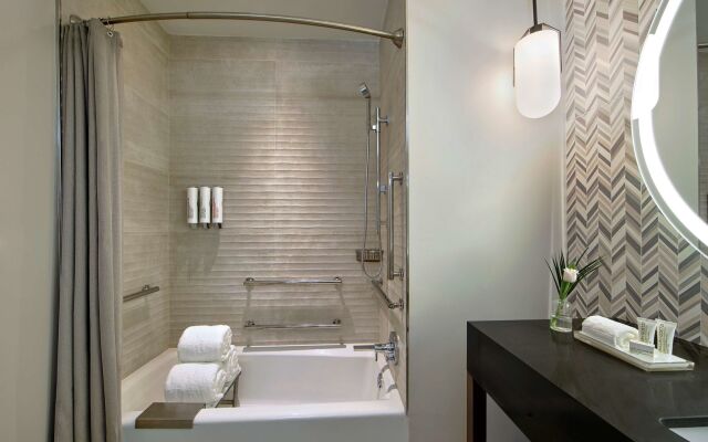 THesis Hotel Miami Coral Gables, Curio Collection by Hilton