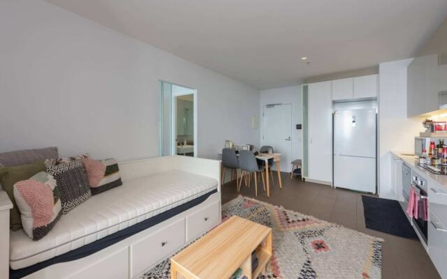 Homely 1BR Apt Near Southern Cross Station w/ Pool