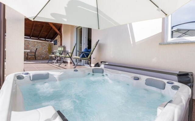 Amazing Home in Valbandon With Jacuzzi, Wifi and 3 Bedrooms