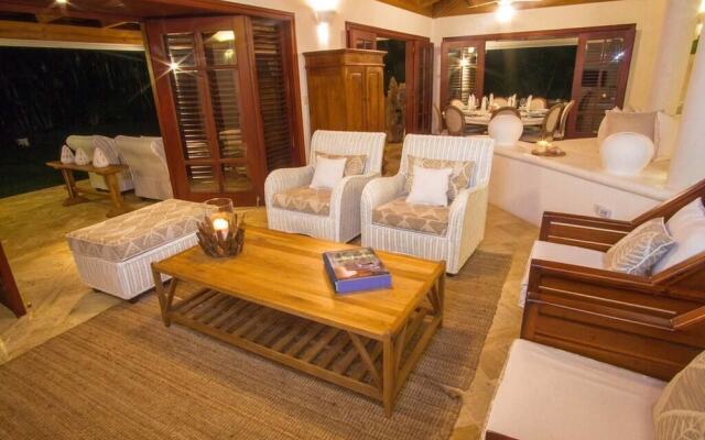 4BR Villa Las Piñas CasadeCampo by ASVR
