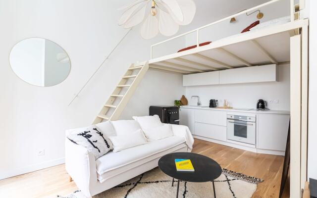 Bright and Cosy Studio in the Historical Heart of Bordeaux by GuestReady