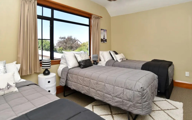 Racecourse Villa