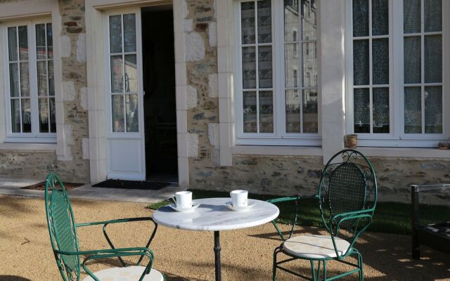 L'orangerie DU Chateau DES Cedres