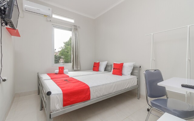 RedDoorz @ Cipete Raya