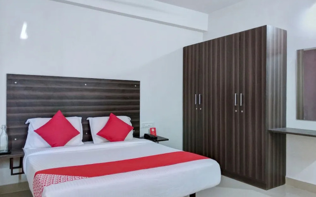 OYO 10525 Varcity Abra Madiwala
