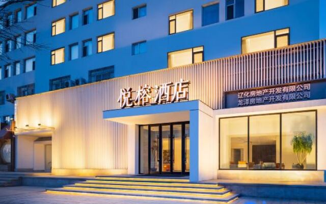 Yuerong Hotel (Liaoyang Liaohua Tesco)