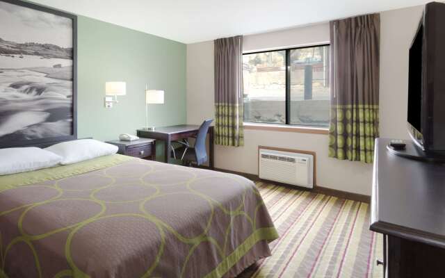 Super 8 by Wyndham Green River