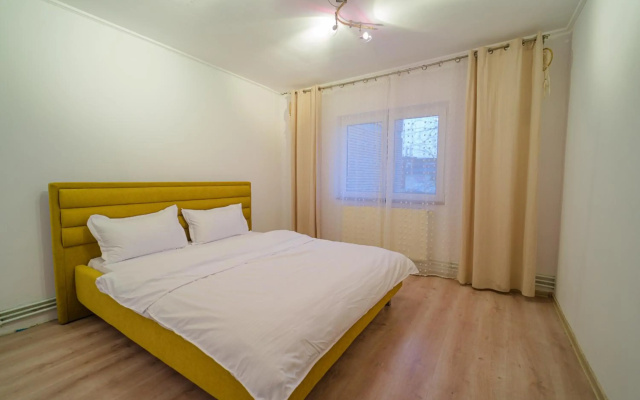 Lovely 2 bedroom, living and private bath apartment