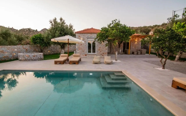 Mani Luxury Villa with Private Pool