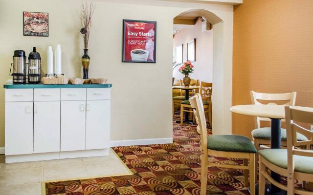 Econo Lodge Mechanicsburg