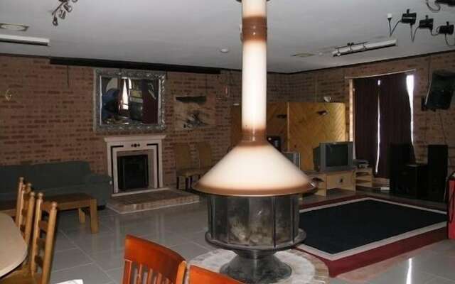 Snow Gate Motel and Apartments