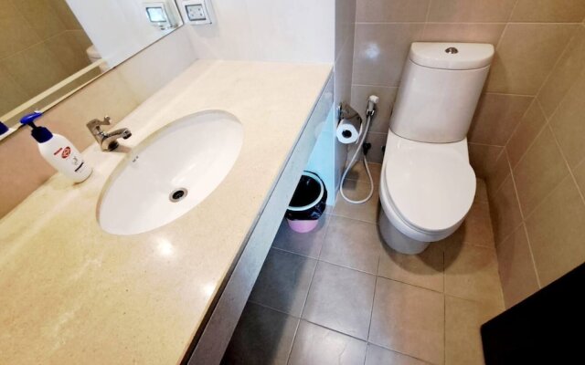 5C - 2 Bedroom Downtown Apartment With Shared Pool