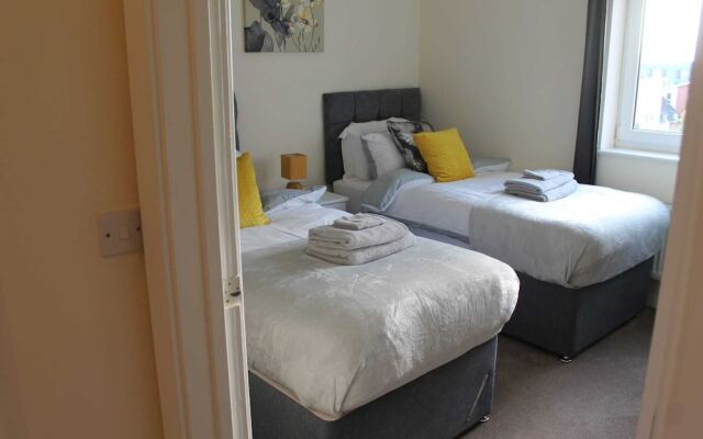 Remarkable 2-bed Apartment in Reading